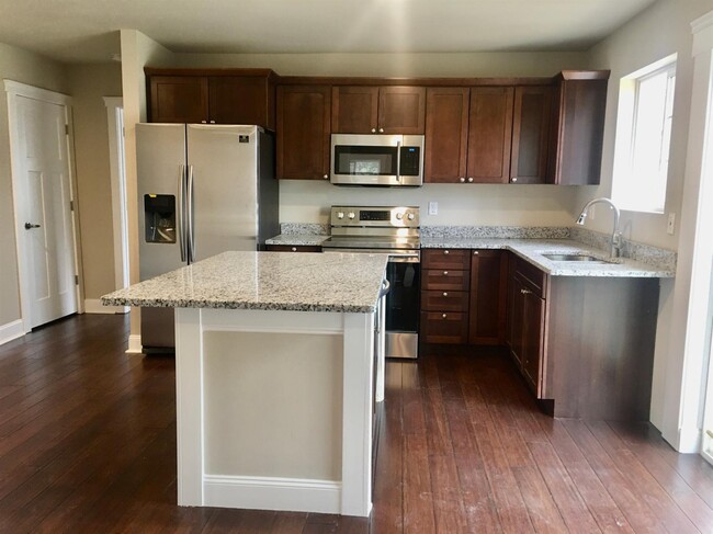 Building Photo - 1 Maple Village Ct