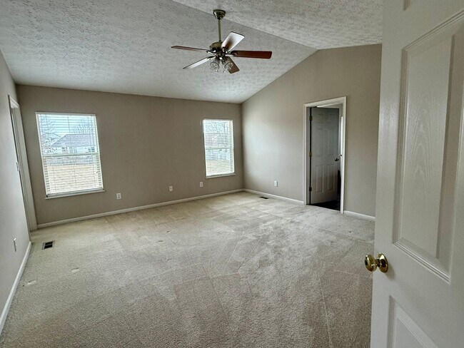 Building Photo - Gorgeous 4 bedroom, 2.5 bath home located in Pickerington Schools