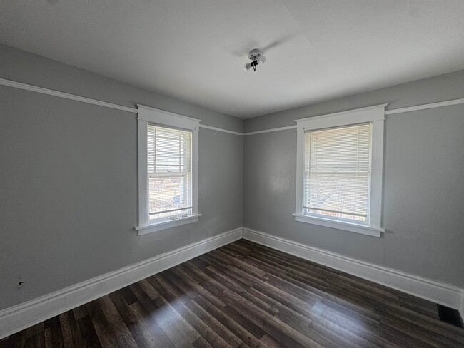 Building Photo - 321 Albert Ave