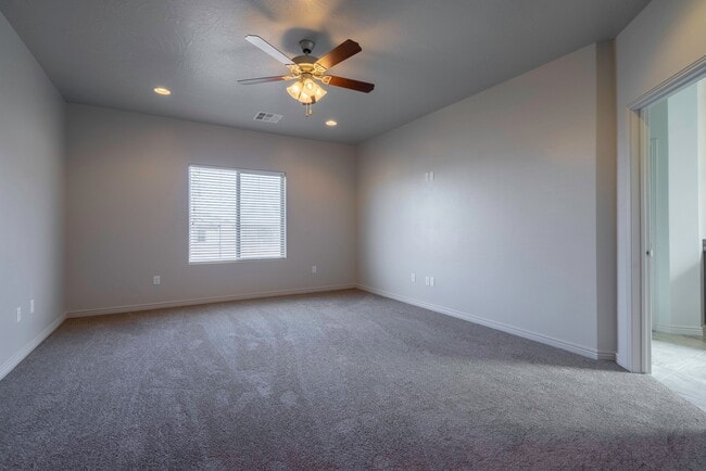 Building Photo - 4 bedroom 2 Bath Home in Desert Edge Cove - RV parking!