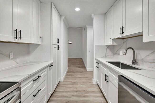 Building Photo - 4705 Fountains Dr S
