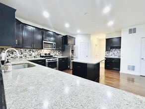 Building Photo - Beautiful 4 Bedroom Single Family Home in Prime Shakopee Neighborhood