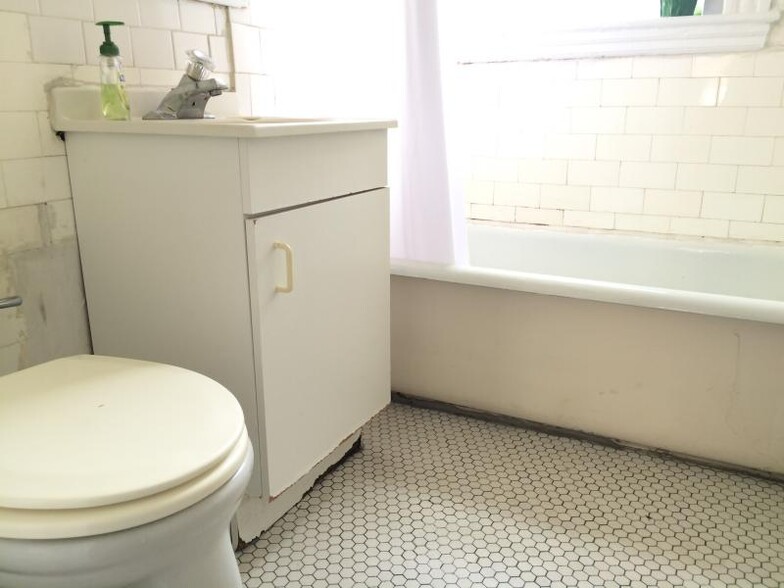 Apt 55 - 1195 Boylston St
