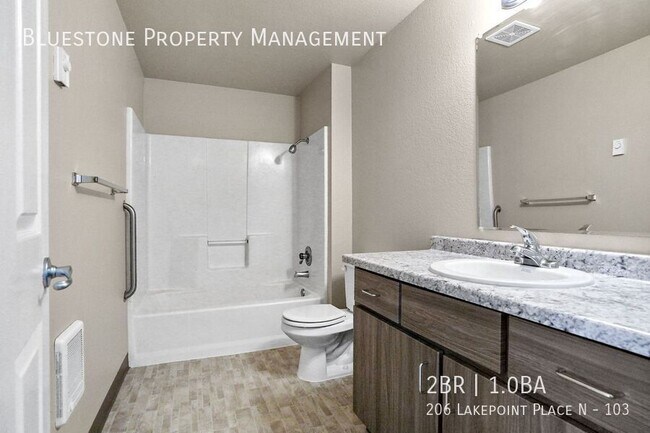 Building Photo - 206 Lakepoint Pl N