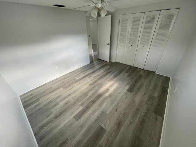 Building Photo - 2/1.5/1 New Port Richey
