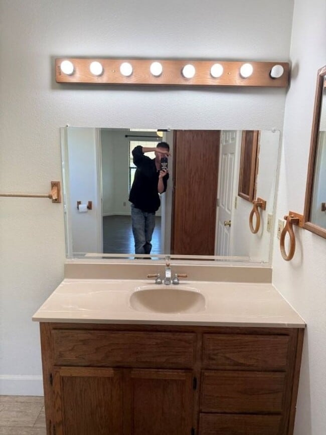 Building Photo - Unique 2 Bedroom Country Property Vacaville *Star Rentals