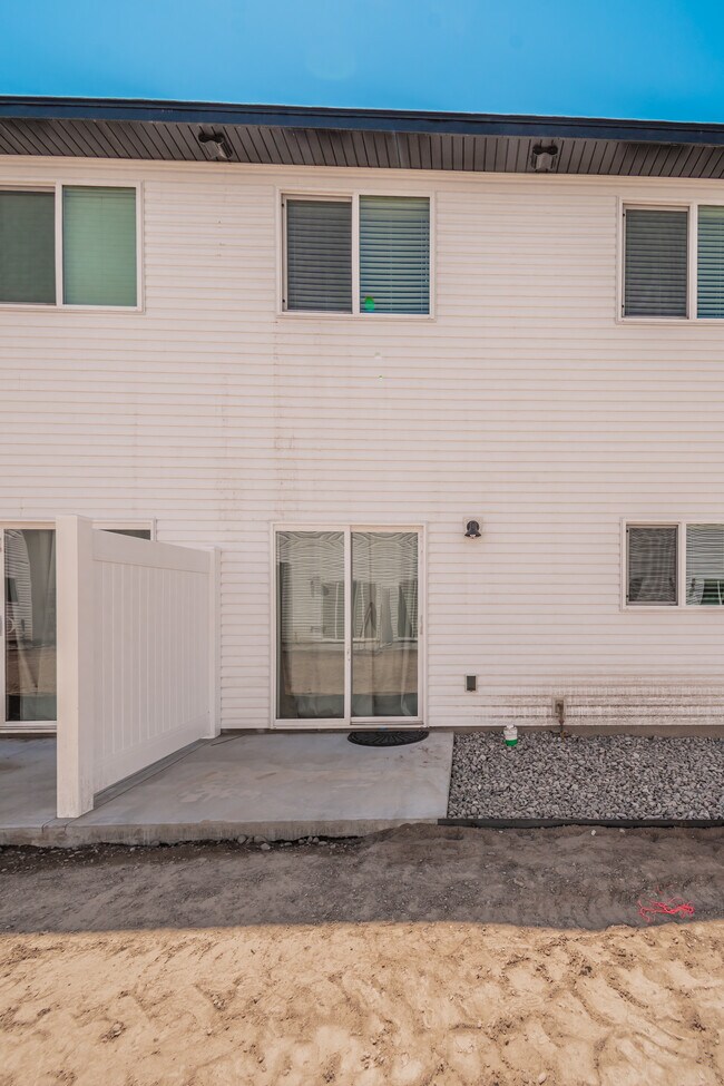 Building Photo - 380 S 3rd W