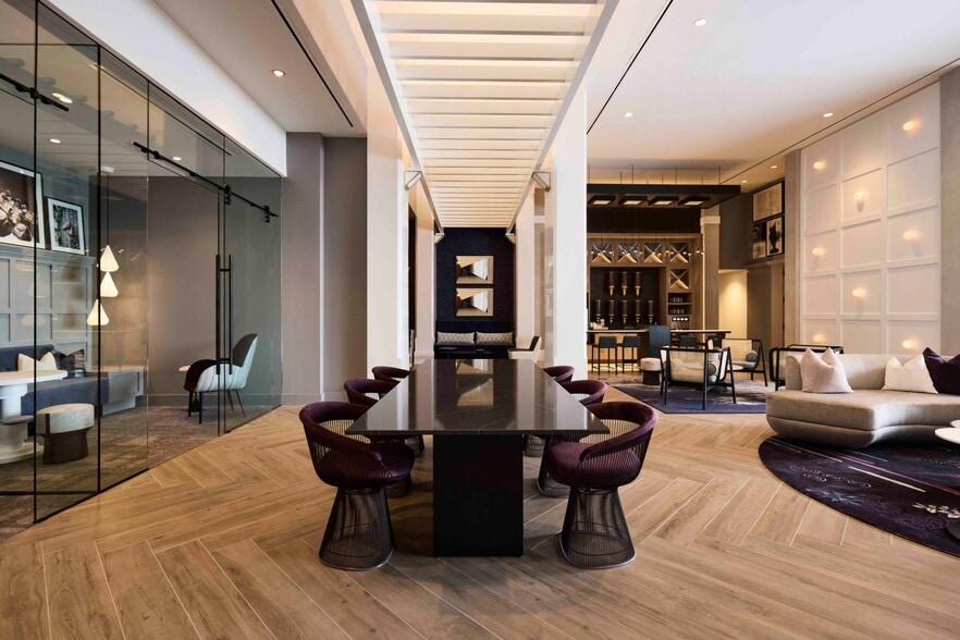 Lobby Photo - Easton