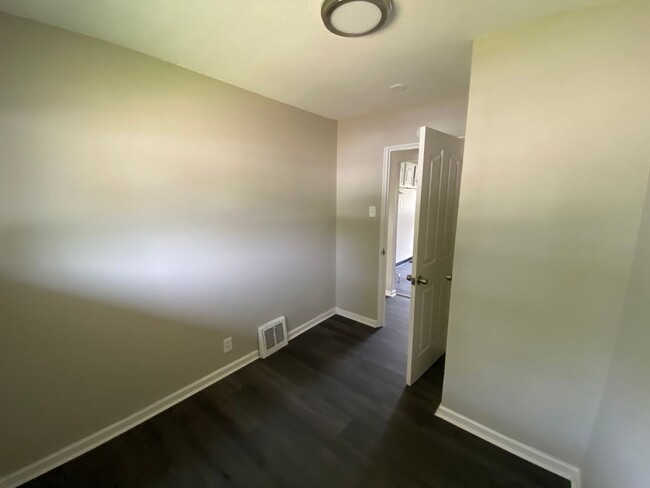 Building Photo - 10648 Spring Garden Dr