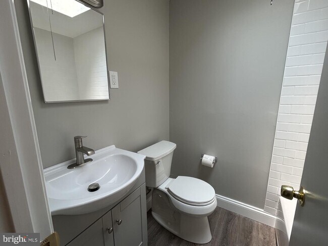 Building Photo - 2625-2627-2627 Parkside Terrace