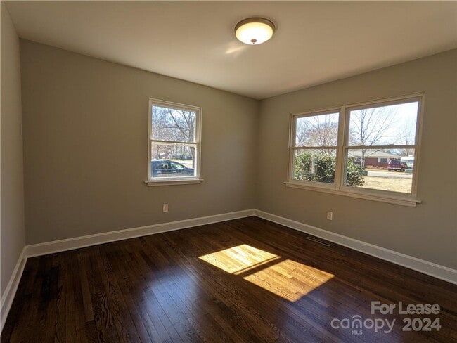 Building Photo - 354 Fieldstone Rd