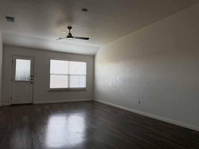 Building Photo - 5903 Betty Lou Dr