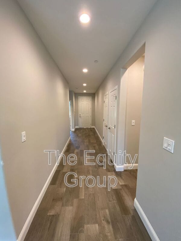 Building Photo - 1129 E Harter Dr