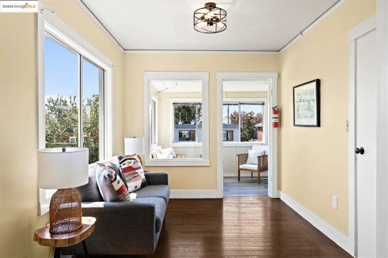 Primary Photo - 1412 Peralta Ave