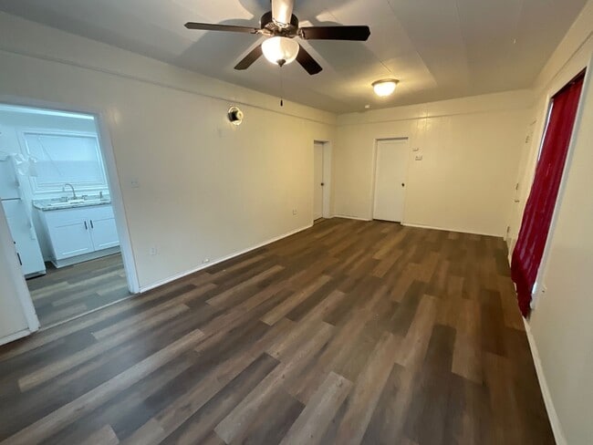 Building Photo - 2304 N Fir St