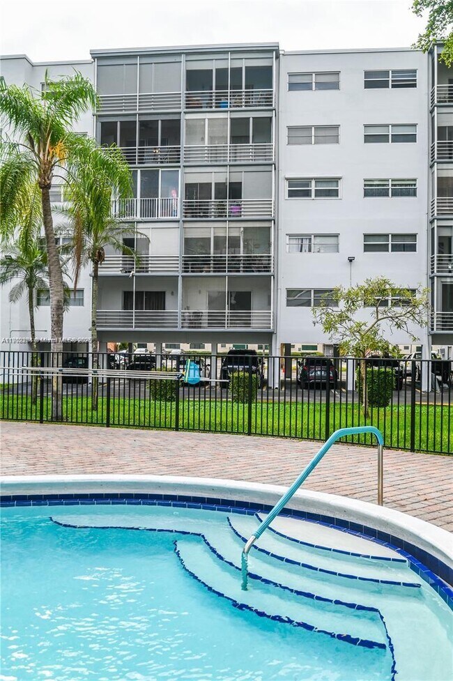 Building Photo - 1425 Atlantic Shores Blvd