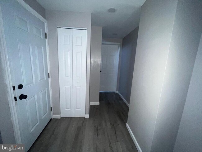 Building Photo - 6413 Buist Ave