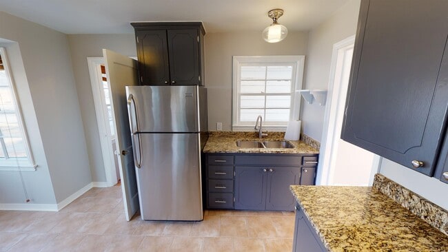 Building Photo - 218 E 33rd Pl