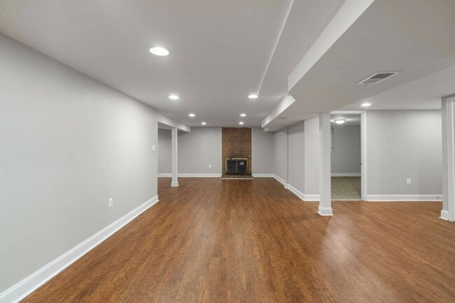 Building Photo - 1516 Cedarwood Dr