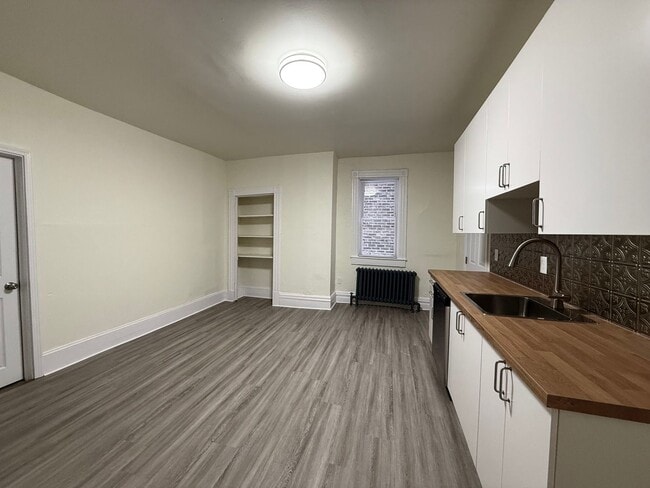 Building Photo - Updated 4BR House now showing!