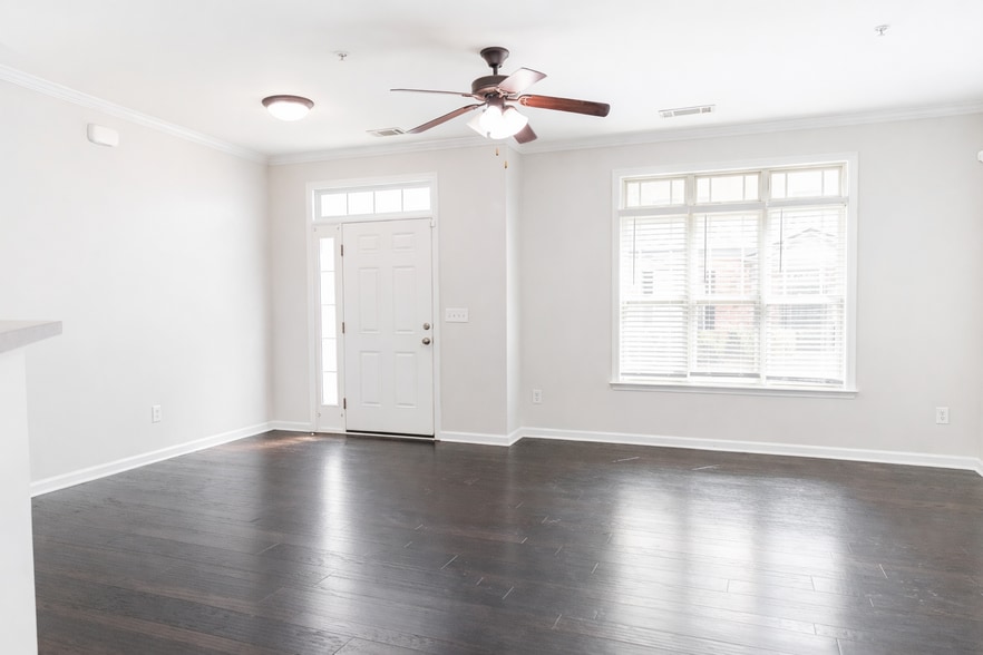 Building Photo - 544 Ridge View Xing