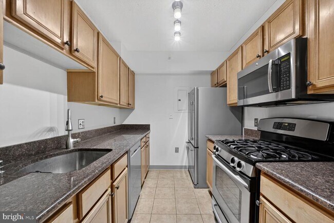 Building Photo - 7111 Woodmont Ave