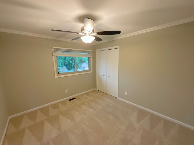 Building Photo - 4 Bedroom Home Available Near S Academy Bl...