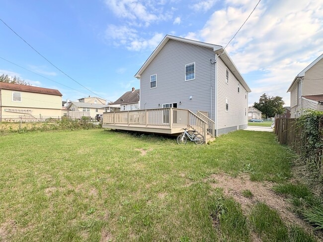 Building Photo - 6710 Hudson St