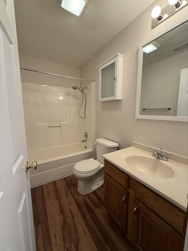 Building Photo - 910 N Meridian St Rd