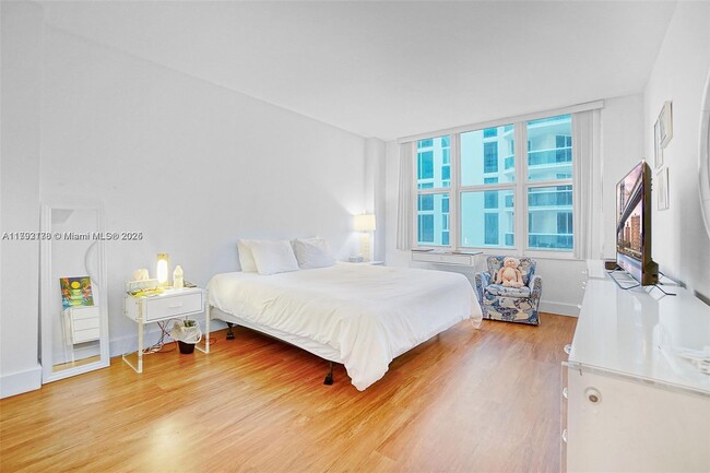 Building Photo - 4747 Collins Ave