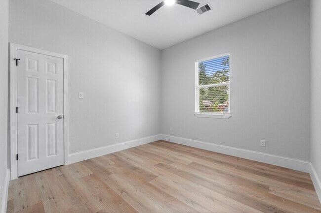 Building Photo - 478 Stephen F Austin Dr
