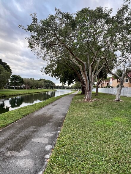 Building Photo - 10500 SW 155th Ct