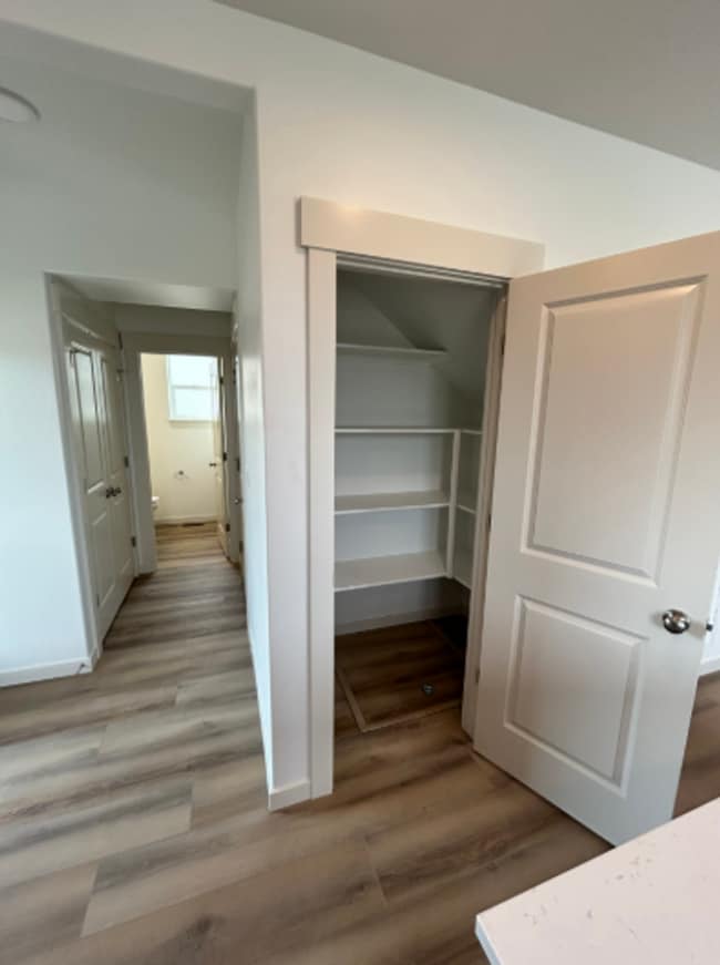Building Photo - 829 S Camas Ln