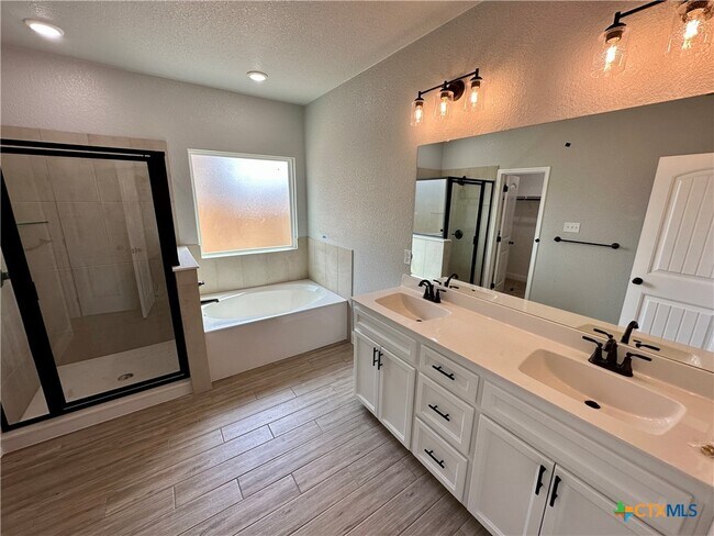 Building Photo - 1611 Sideoats Ln
