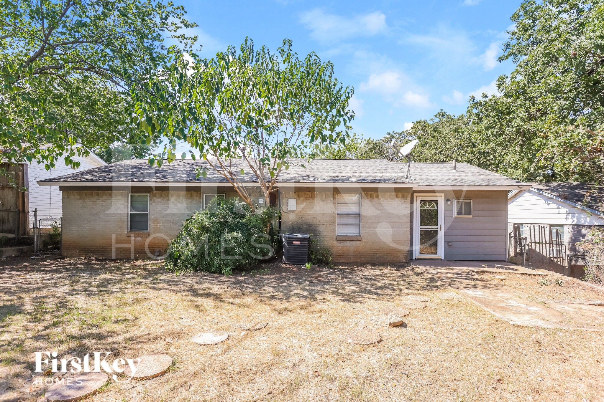 Building Photo - 604 Stonewall Dr