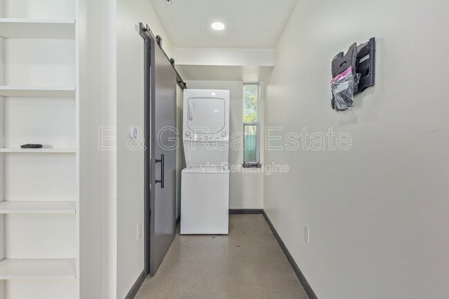 Building Photo - 129 N 11th Ave