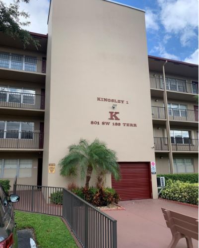 Building Photo - 801 SW 133rd Ter