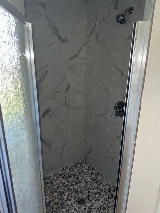 Building Photo - Experience this Cape Coral 3 bedroom 2 bath corner duplex with 1 car garage and screened in lanai.