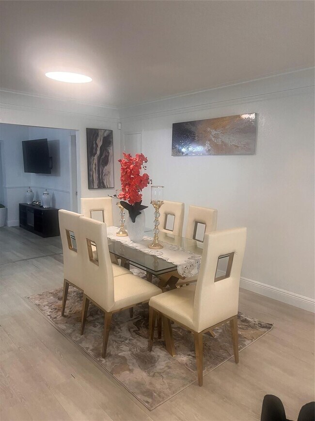 Building Photo - 1741 NE 39th St