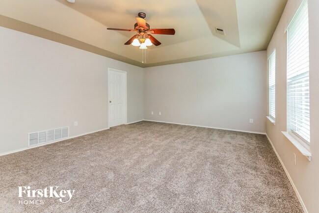 Building Photo - 3605 Smoketree Dr