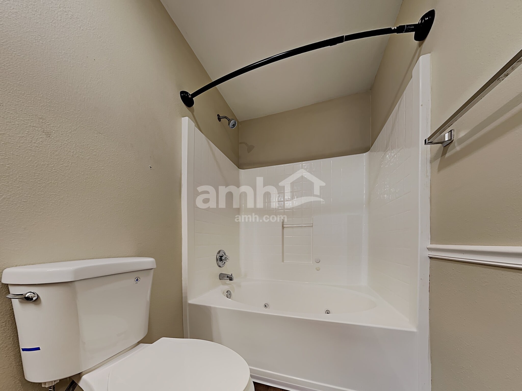 Building Photo - 1028 W Muskegon Dr