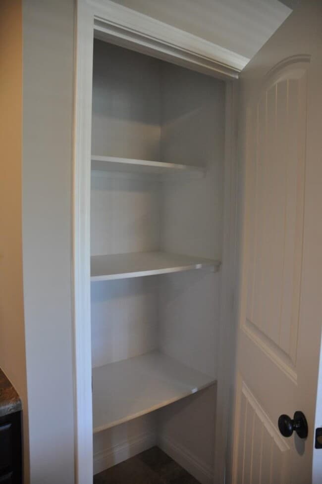 Building Photo - 5617 Abercorn Dr