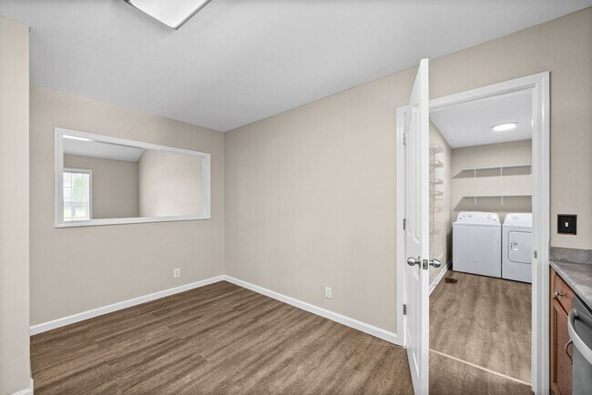 Building Photo - Pet Friendly Three Bedroom!