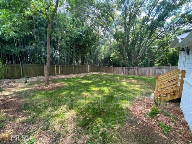 Building Photo - 1127 Dobbs Dr SE