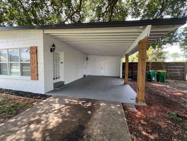Building Photo - 1221 Cypress Ln