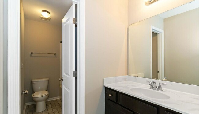 Building Photo - 217 Hydrangea Dr