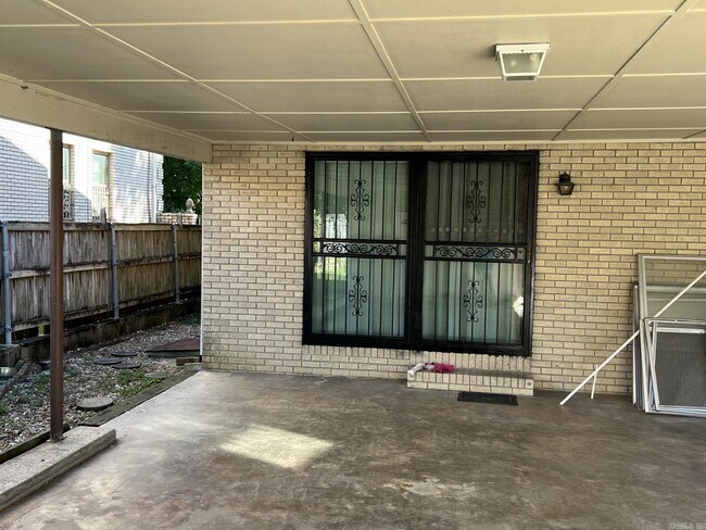 Building Photo - 609 Chickadee Dr