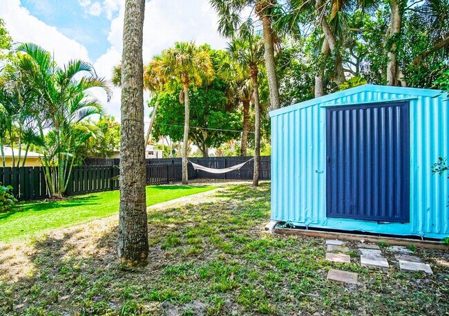 Building Photo - 2134 NE Pelican Terrace