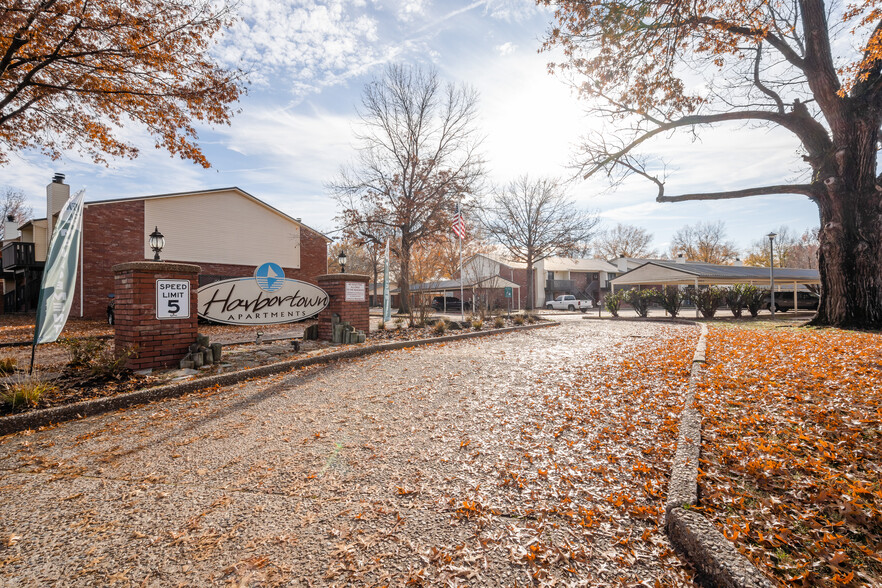 Primary Photo - Harbortown Apartments