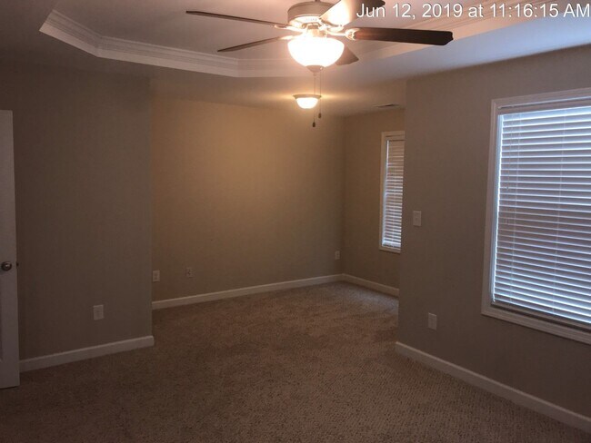 Building Photo - 124 Sorrel Ct